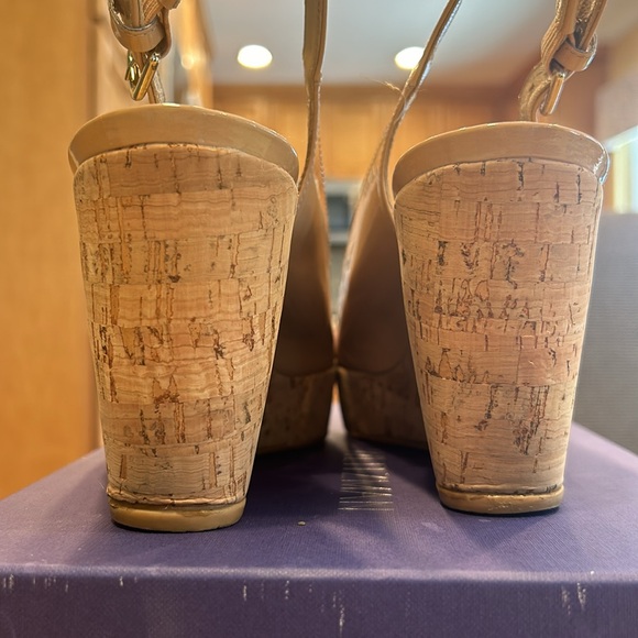 Stuart Weitzman Jean wedge sling back. Nude Color. Size 8M - Picture 4 of 10